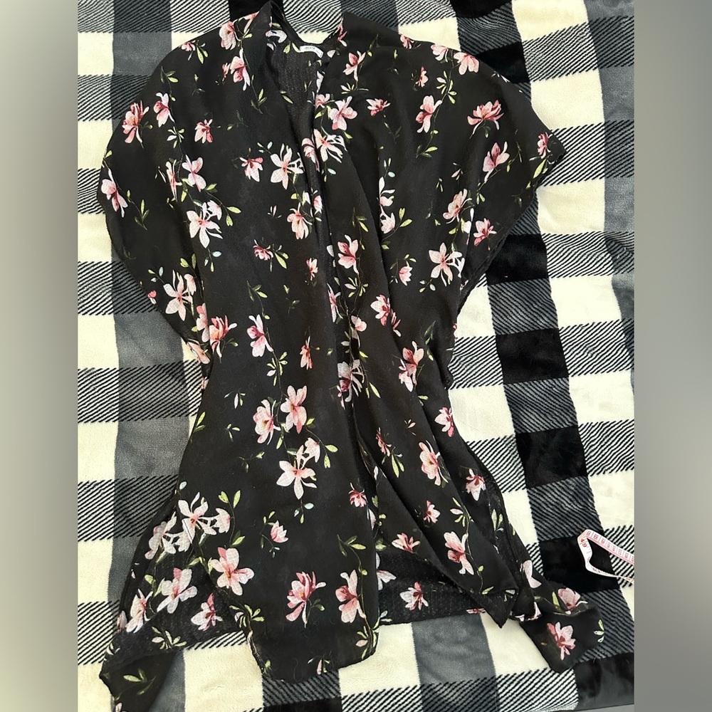 🚨3 for $30🚨 Black Floral Wrap Cardigan